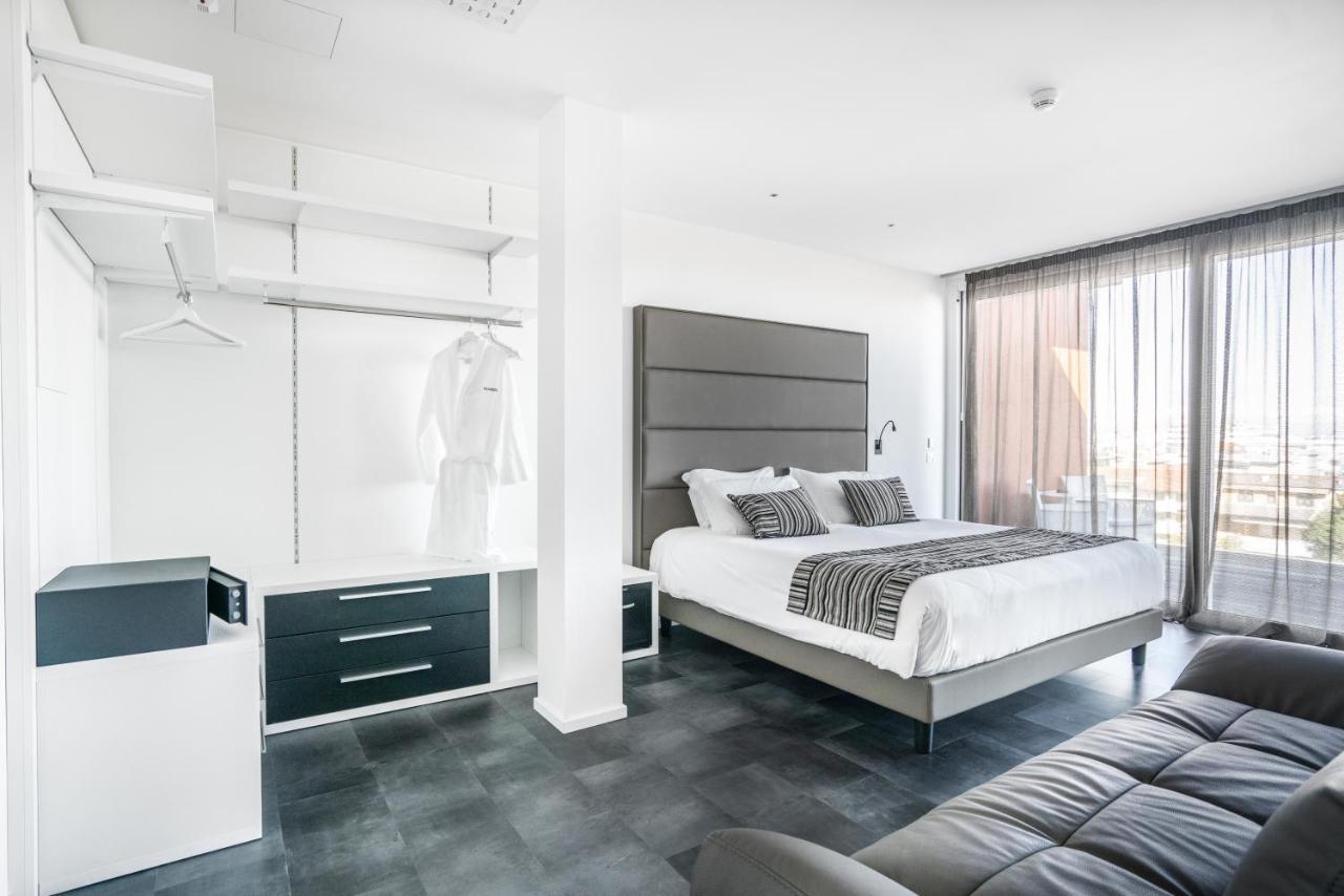 Deluxe Suite Beach Access