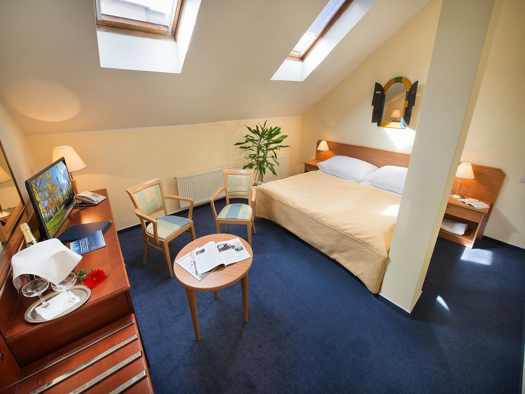 Double or Twin Room,117459049:JPEG
