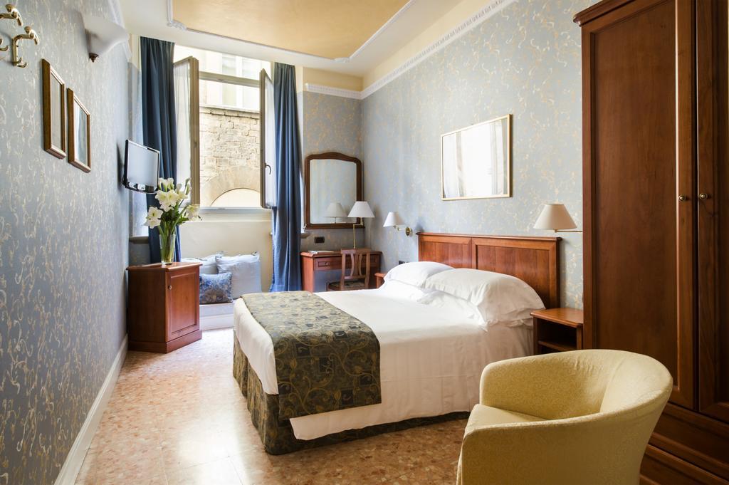 Small Double or Twin Room,1209586021:JPEG