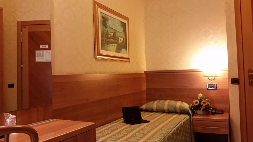 Single Room,682144557:JPEG