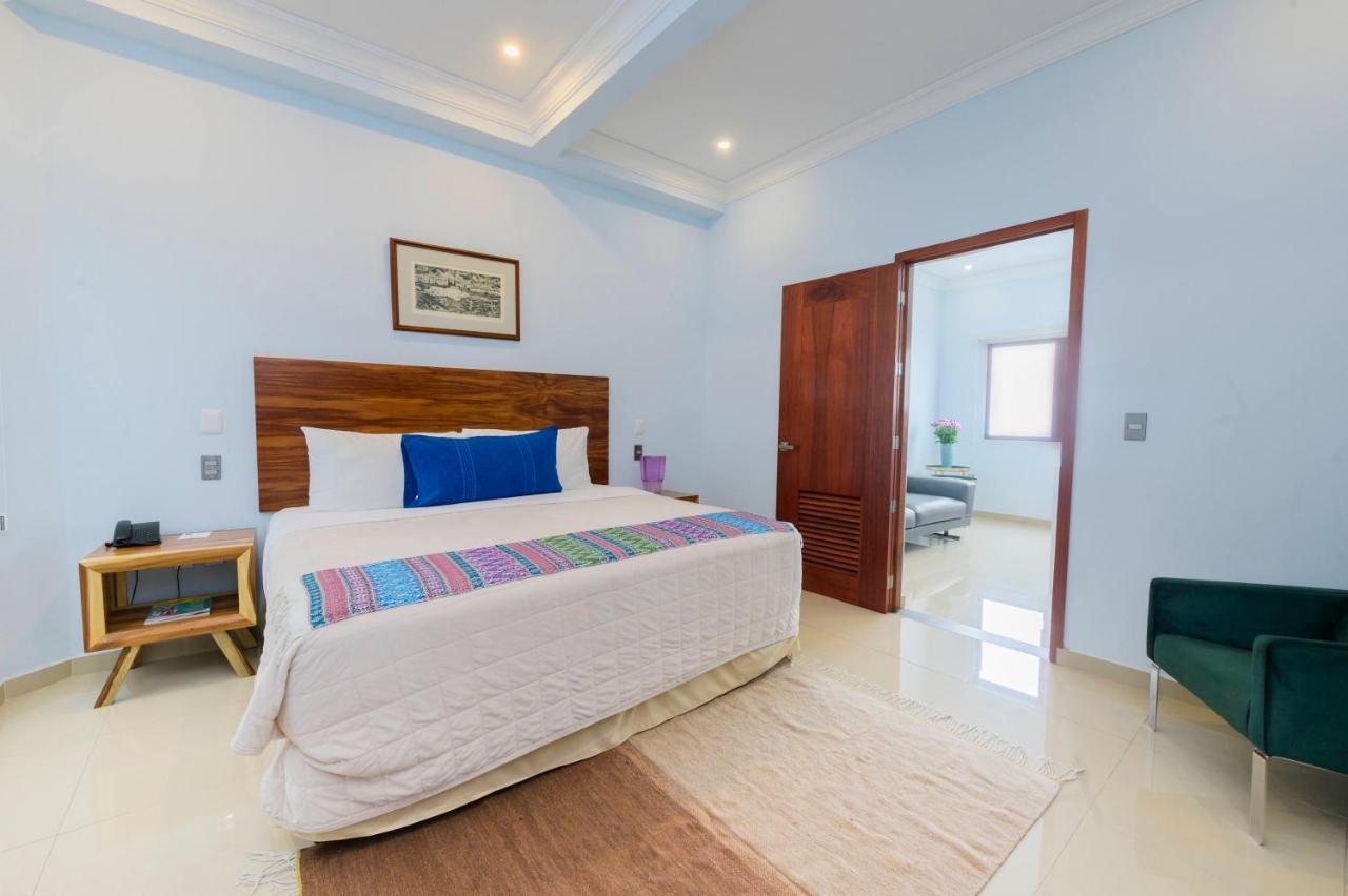 Deluxe Queen Suite