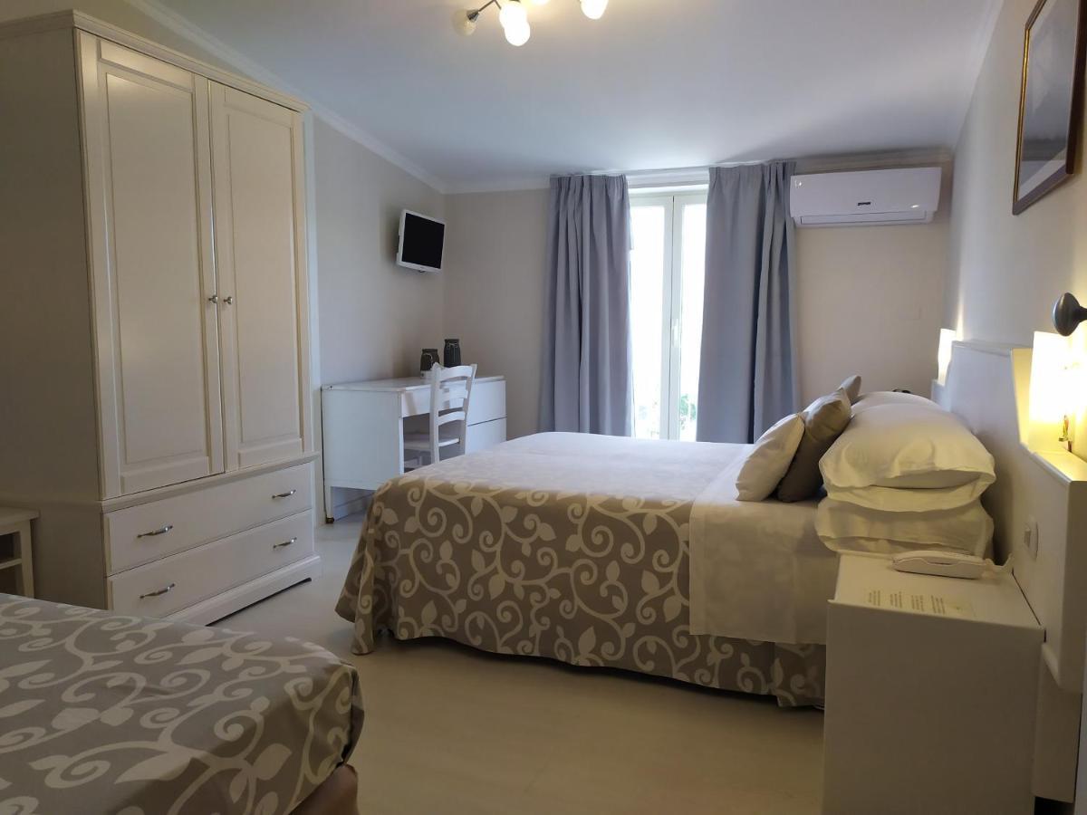 Standard Triple Room Sea View