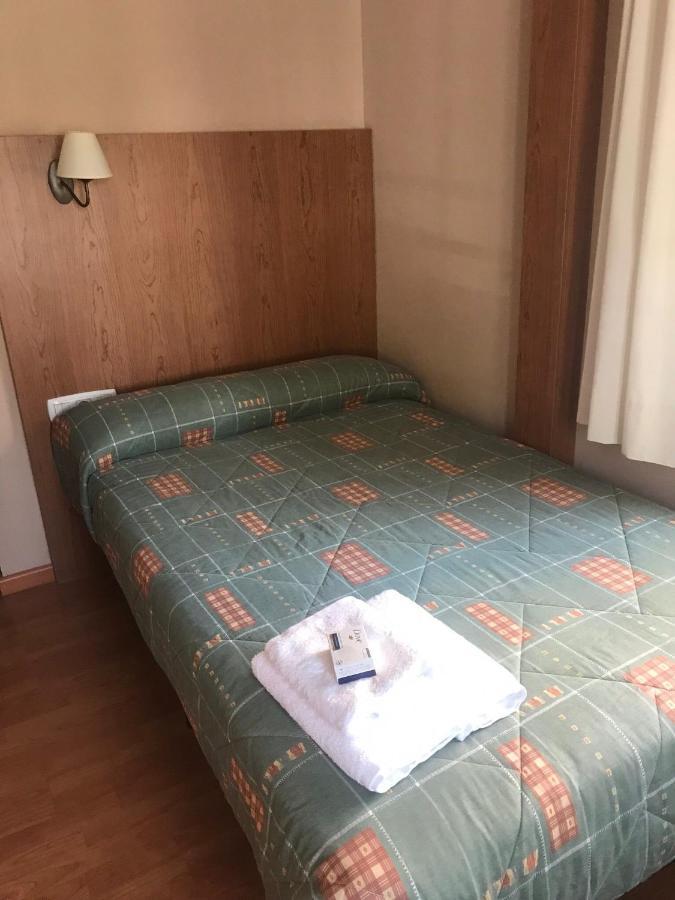 Single Room Bathroom,1182330301:JPEG