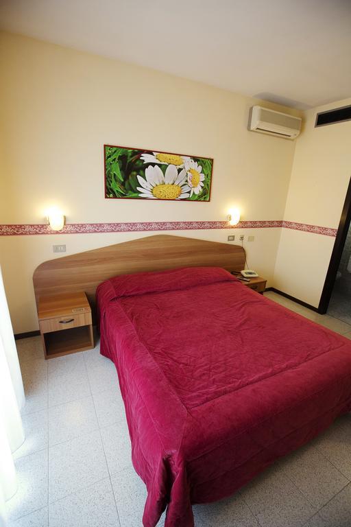 Triple Room,118815823:JPEG