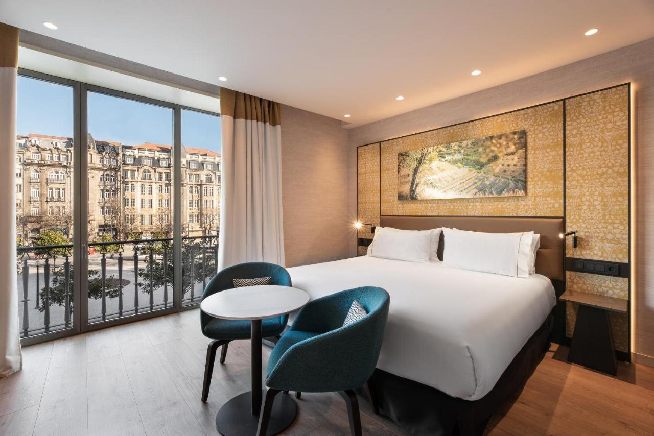 Deluxe Double Room Balcony Aliados View