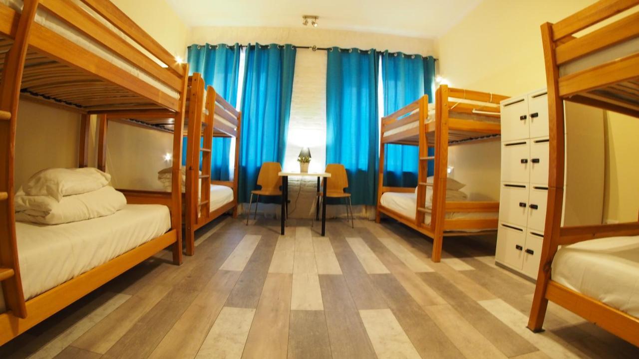 Cama en habitación compartida mixta de 8 camas