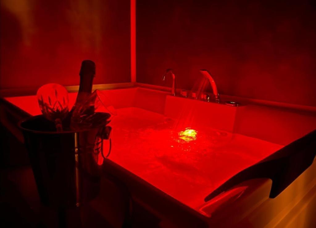 King Suite Spa Bath,1189965895:JPEG