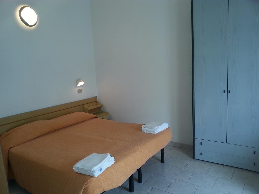 Triple Room,693960828:JPEG