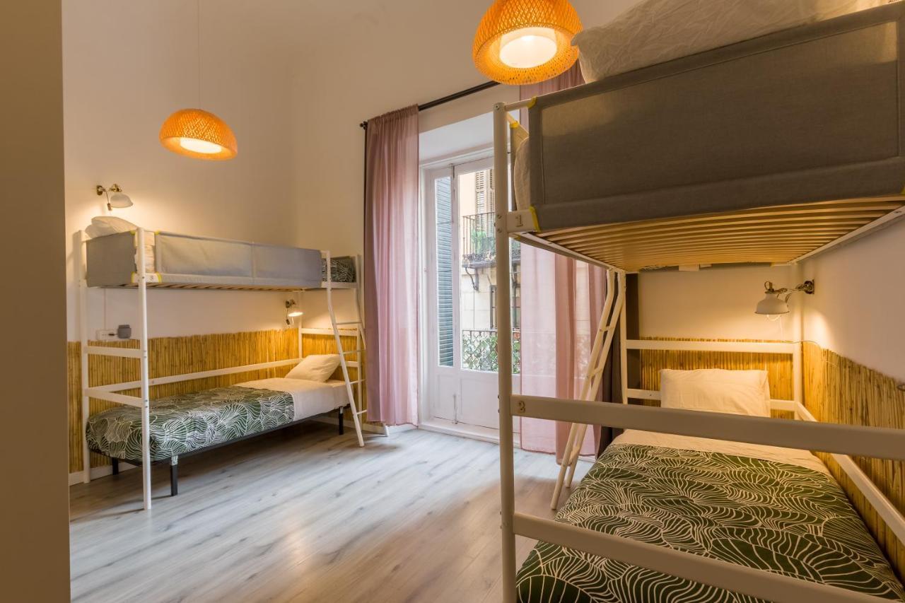 Posto Letto in Dormitorio con 6 Letti