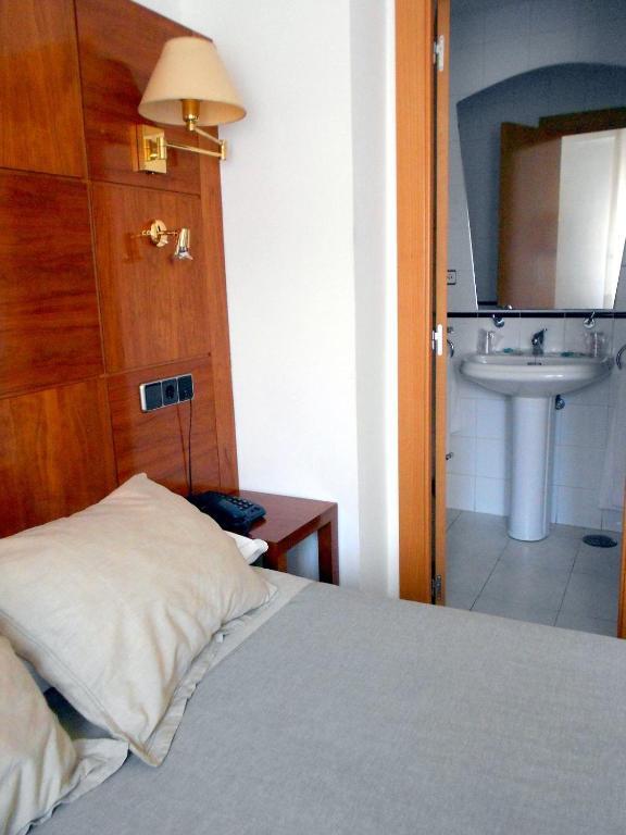 Standard Double or Twin Room,53217931:JPEG