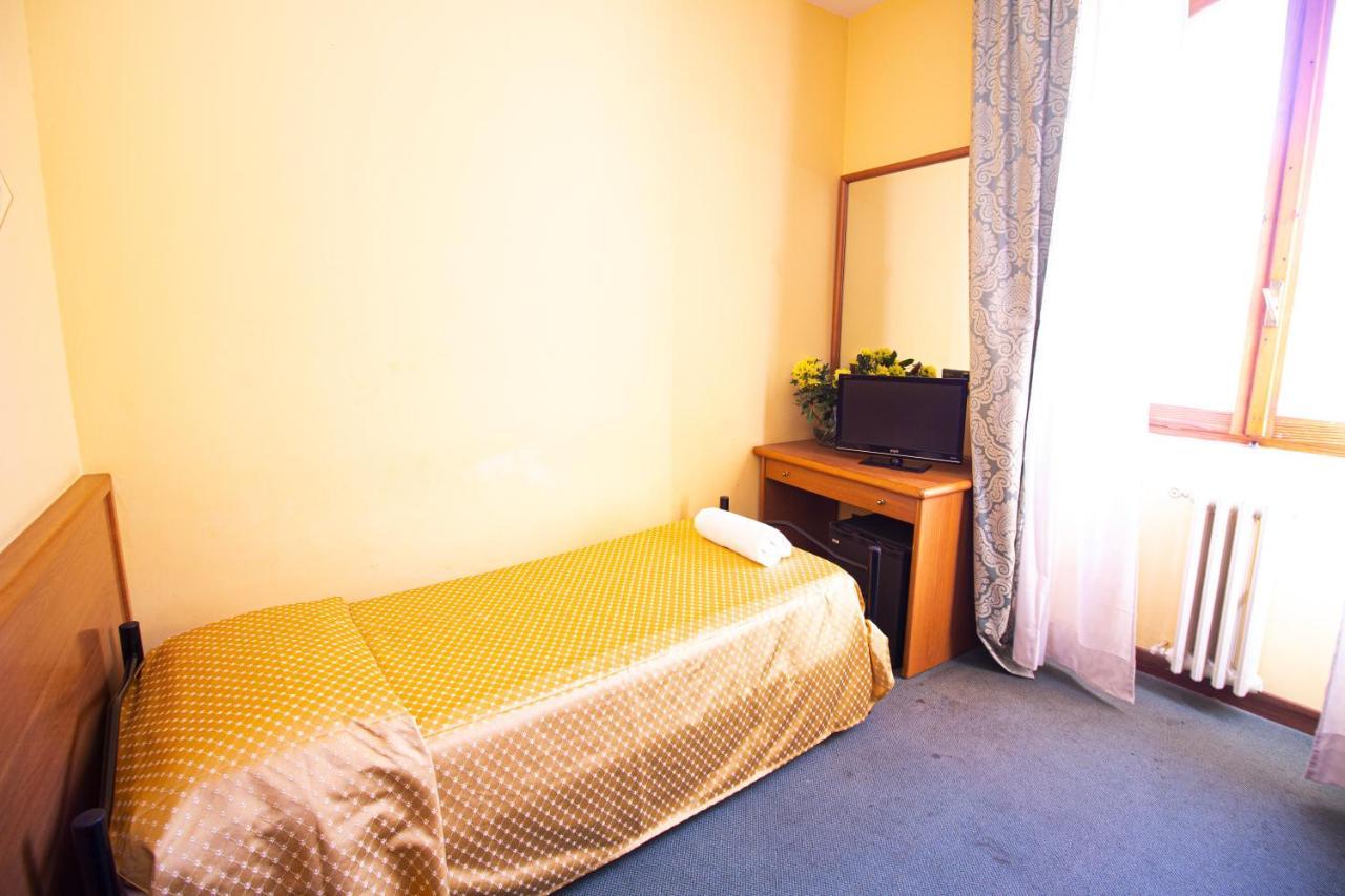 Single Room,1191243745:JPEG