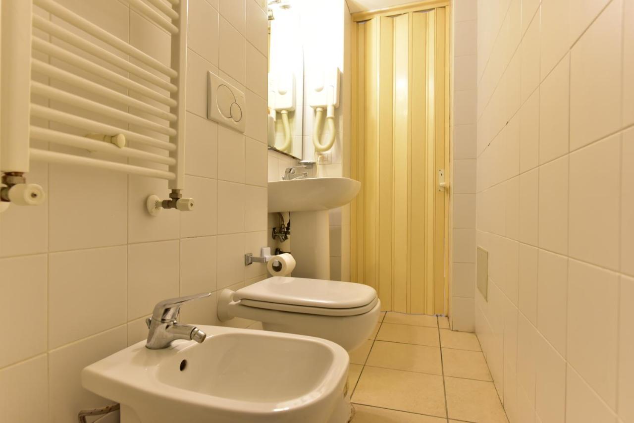 Family Room Bathroom,1191849532:JPEG