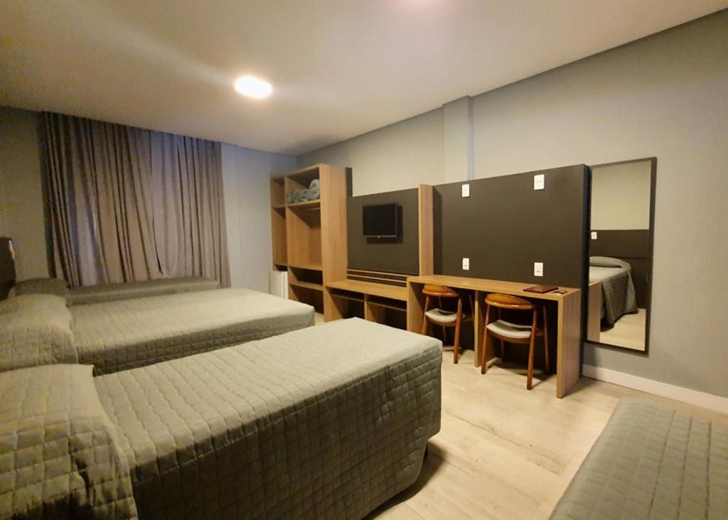 Deluxe Family Room,1193387224:JPEG