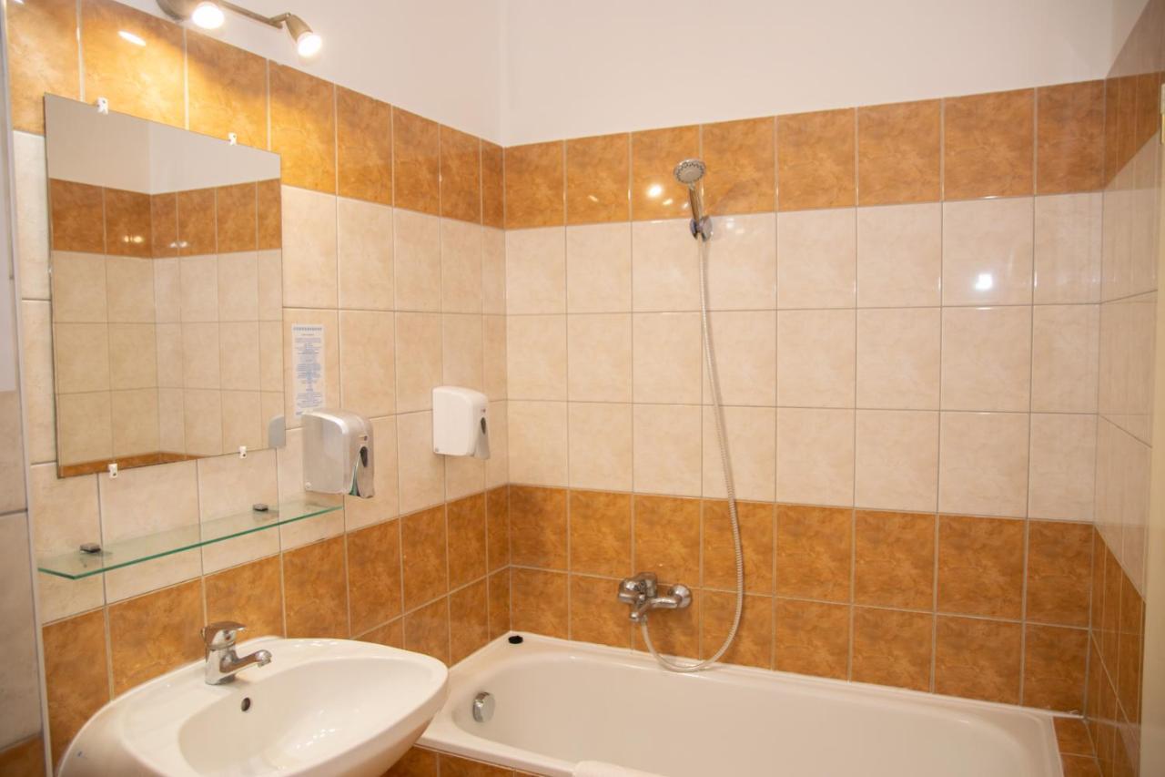 Triple Room,1194099733:JPEG