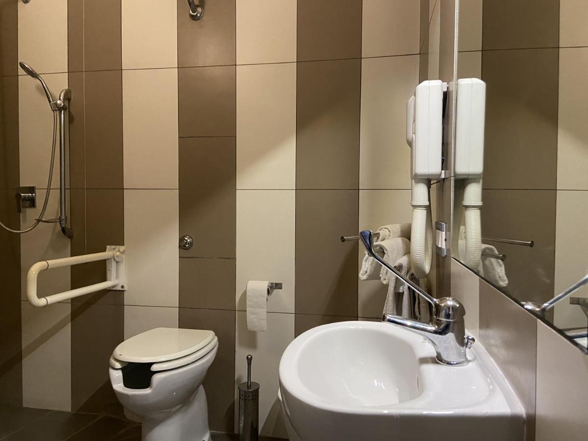Deluxe Single Room,1231698854:JPEG