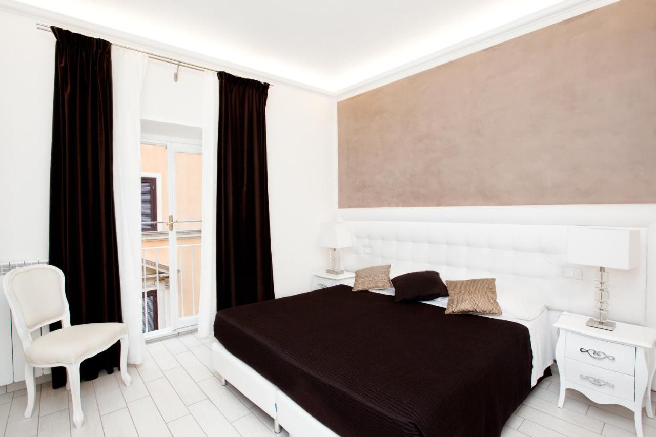 Quarto Clássico com Cama de Casal ou 2 de Solteiro