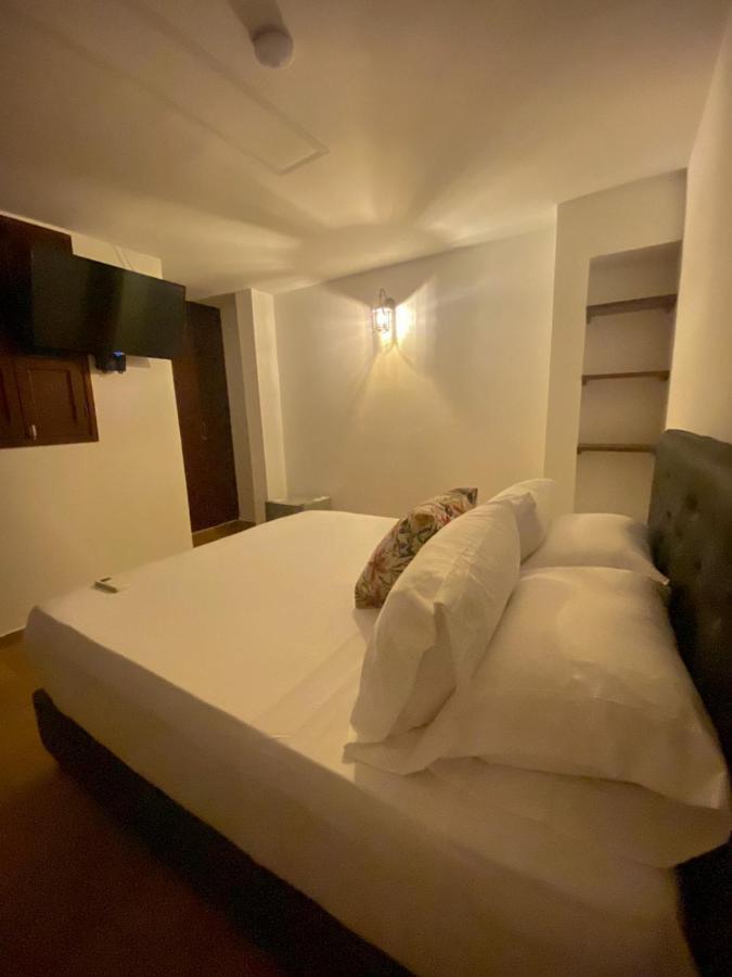 Queen Room,1182405709:JPEG