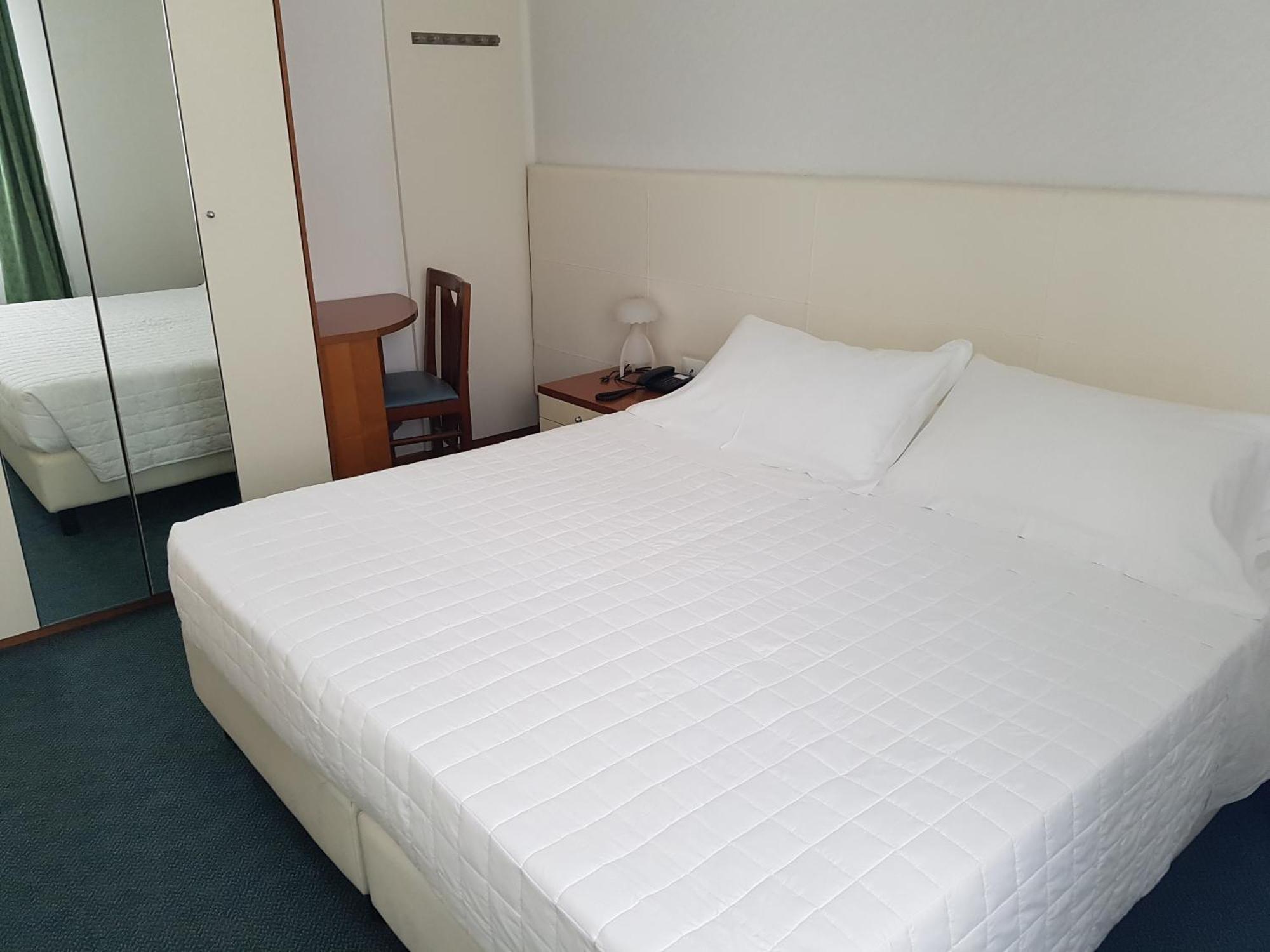 Classic Quadruple Room,407570001:JPEG