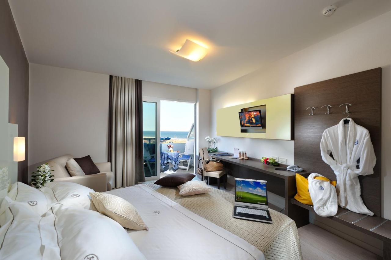 Superior Double or Twin Room Side Sea View