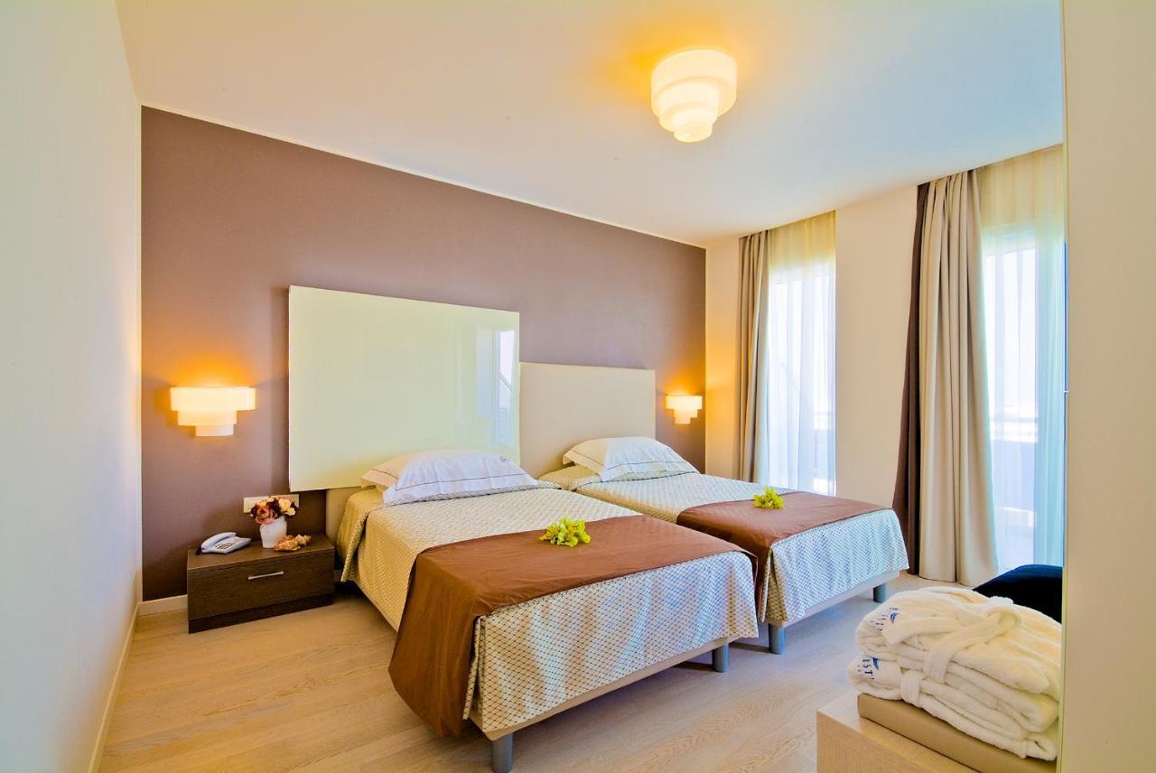 Superior Double or Twin Room Side Sea View