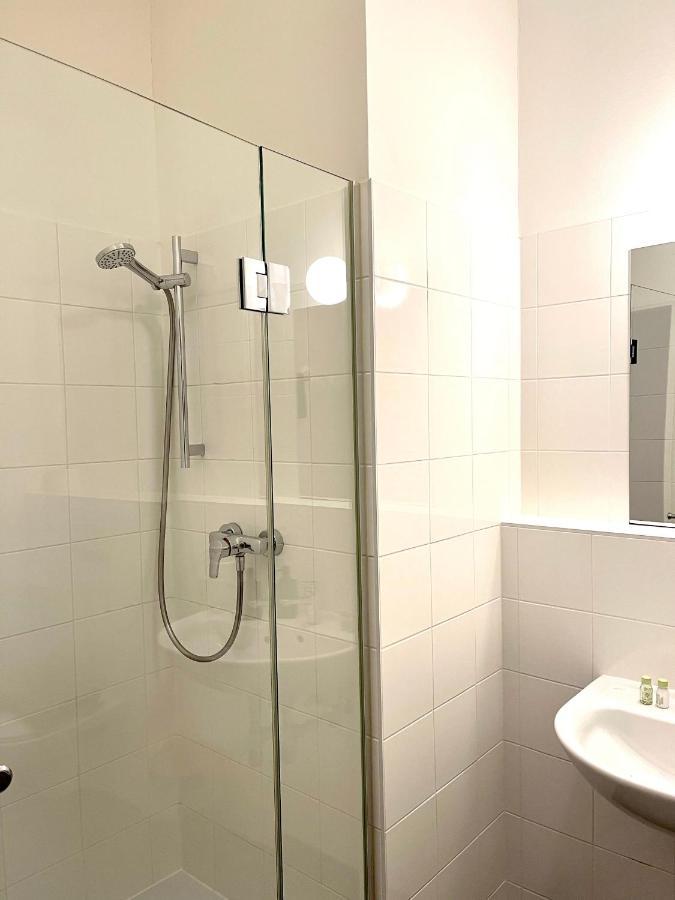 Single Room,1196872867:JPEG