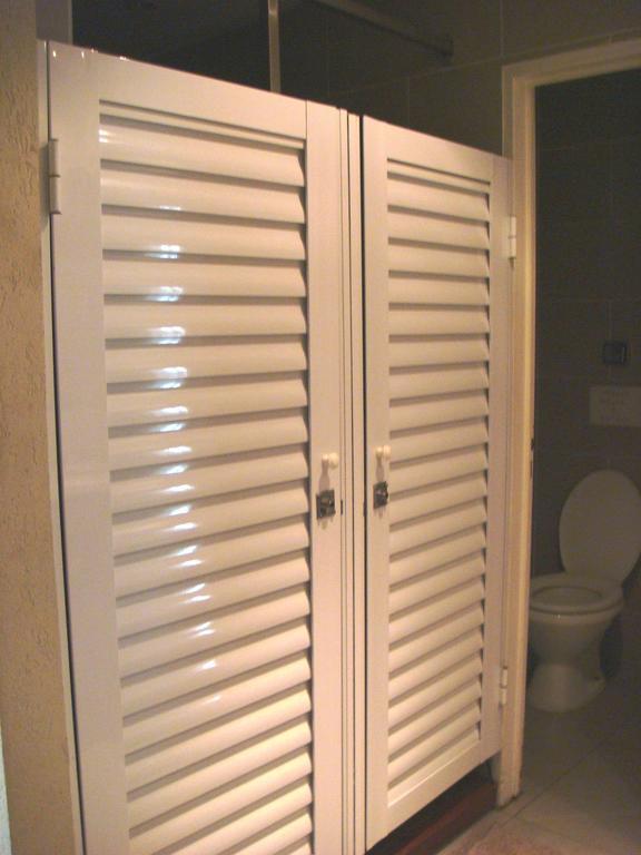 Single Room with Shared Bathroom,119735970:JPEG