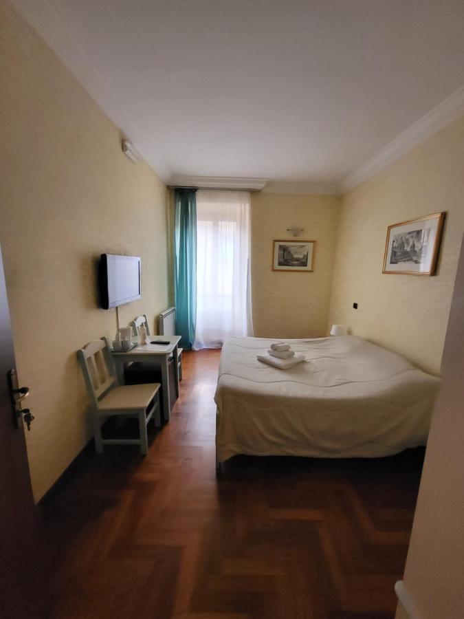 Double or Twin Room,1200418570:JPEG
