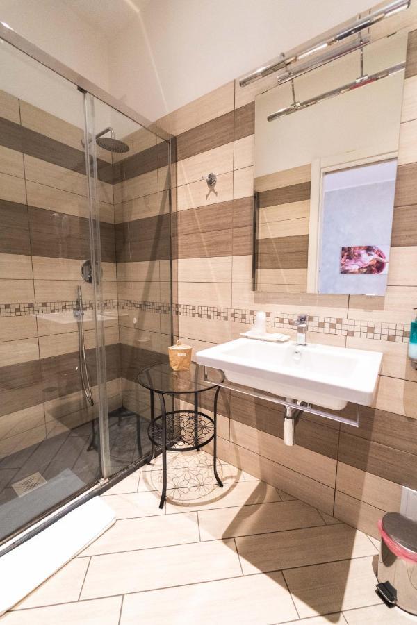 Camera Matrimoniale/Doppia con Letti Singoli con Bagno Privato