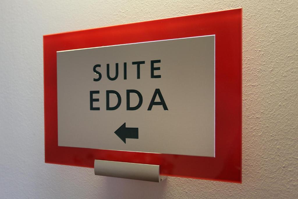 Suite,51594334:JPEG
