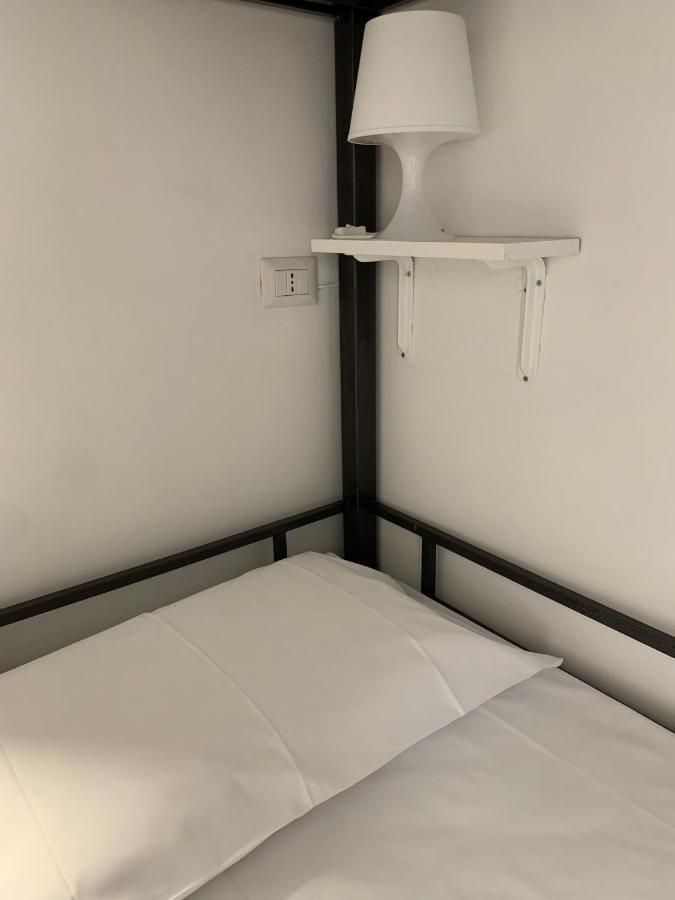 Posto Letto in Dormitorio Misto con 6 Letti