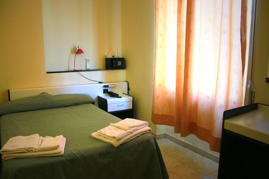 Single Room,693905865:JPEG