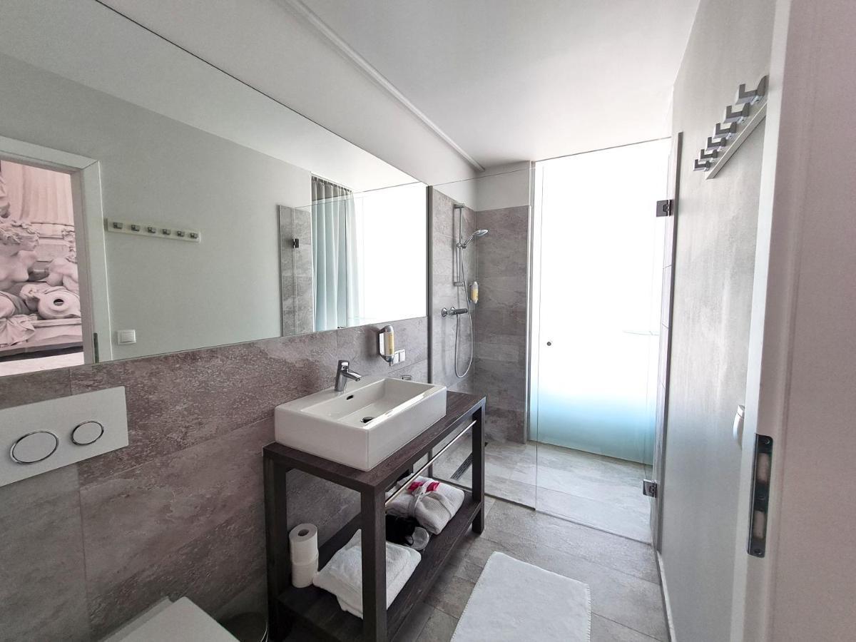 Single Room Private Bathroom,1111877283:JPEG