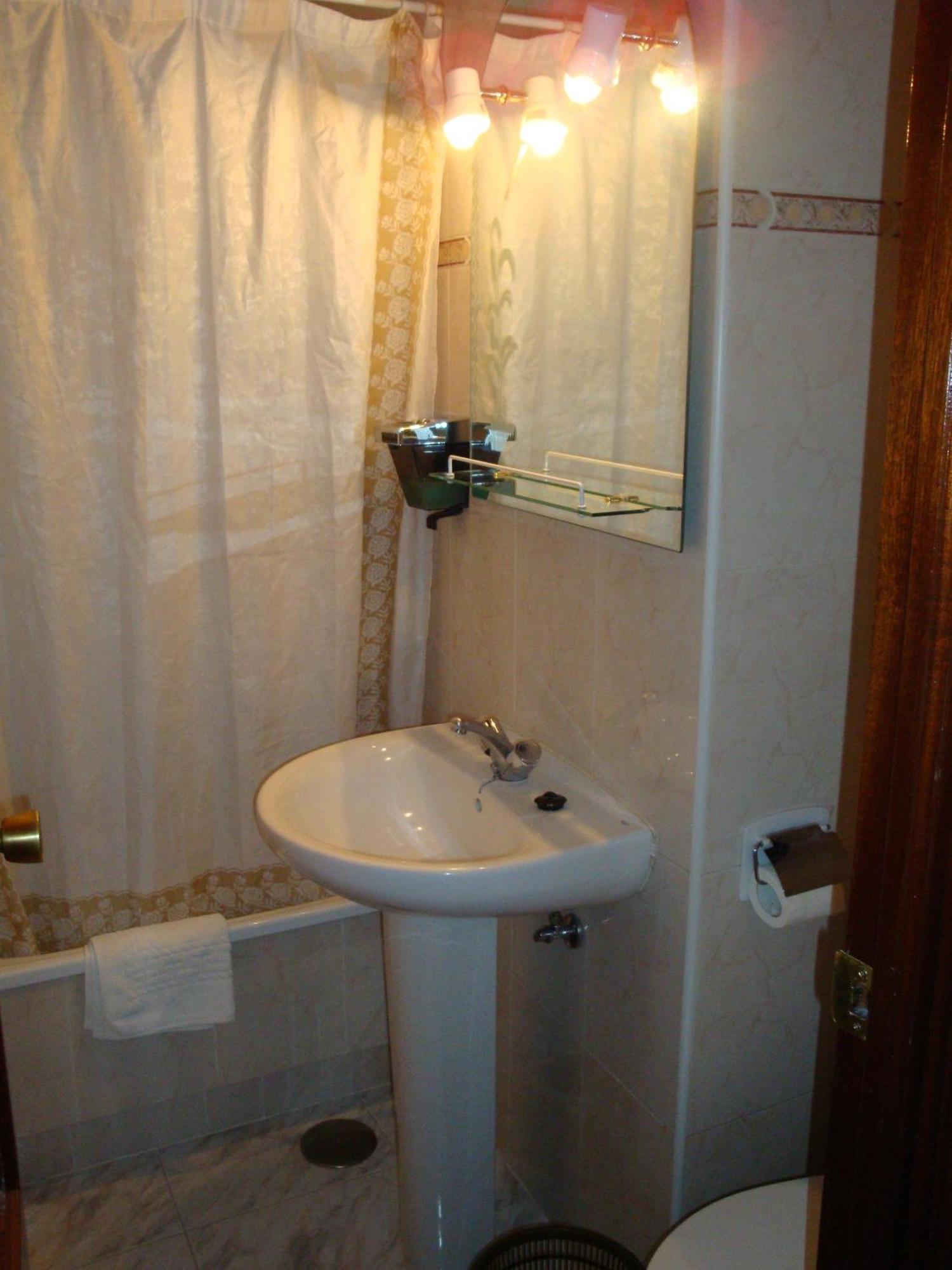 Small Double Room,1207607245:JPEG