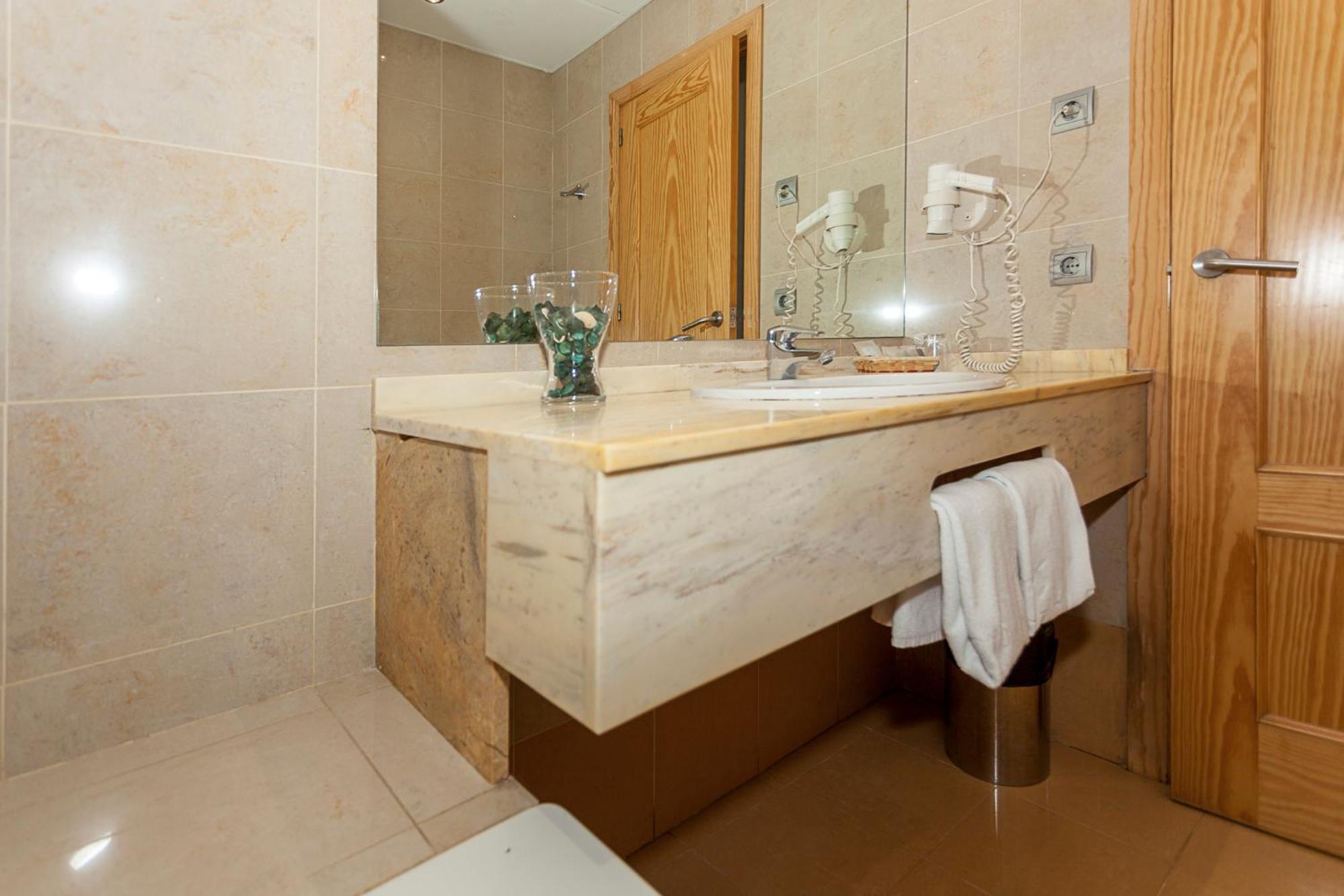 Single Room,1207669006:JPEG