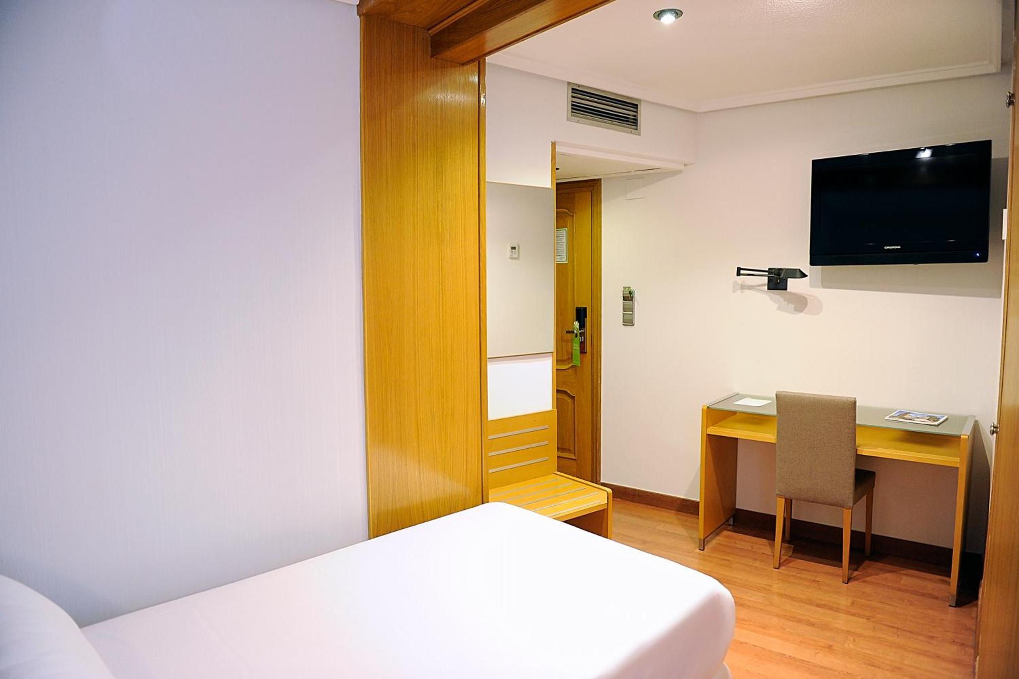 Single Room,1207695769:JPEG