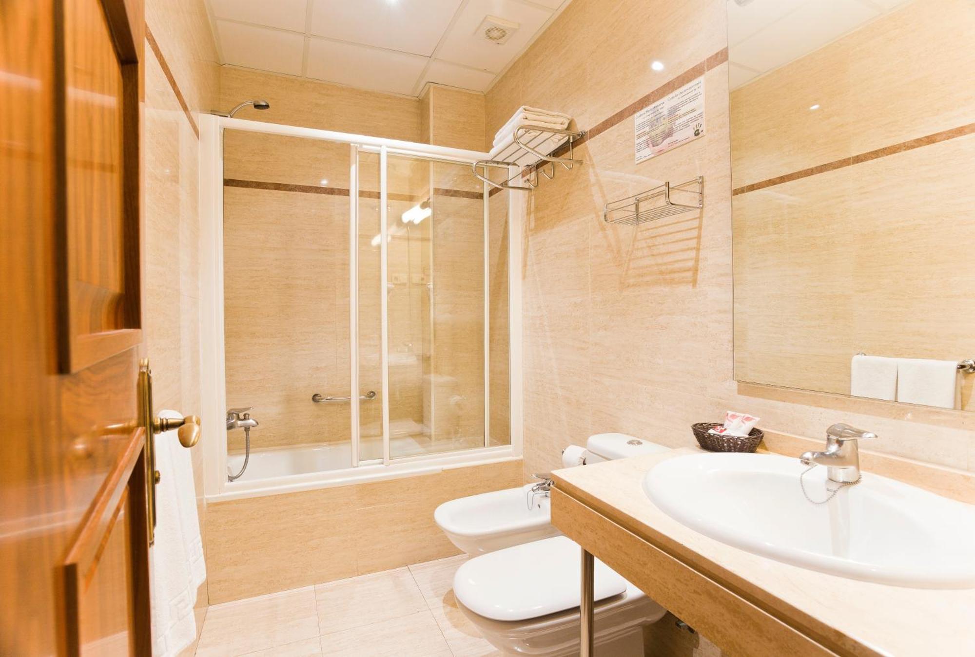 Standard Triple Room,1319675704:JPEG
