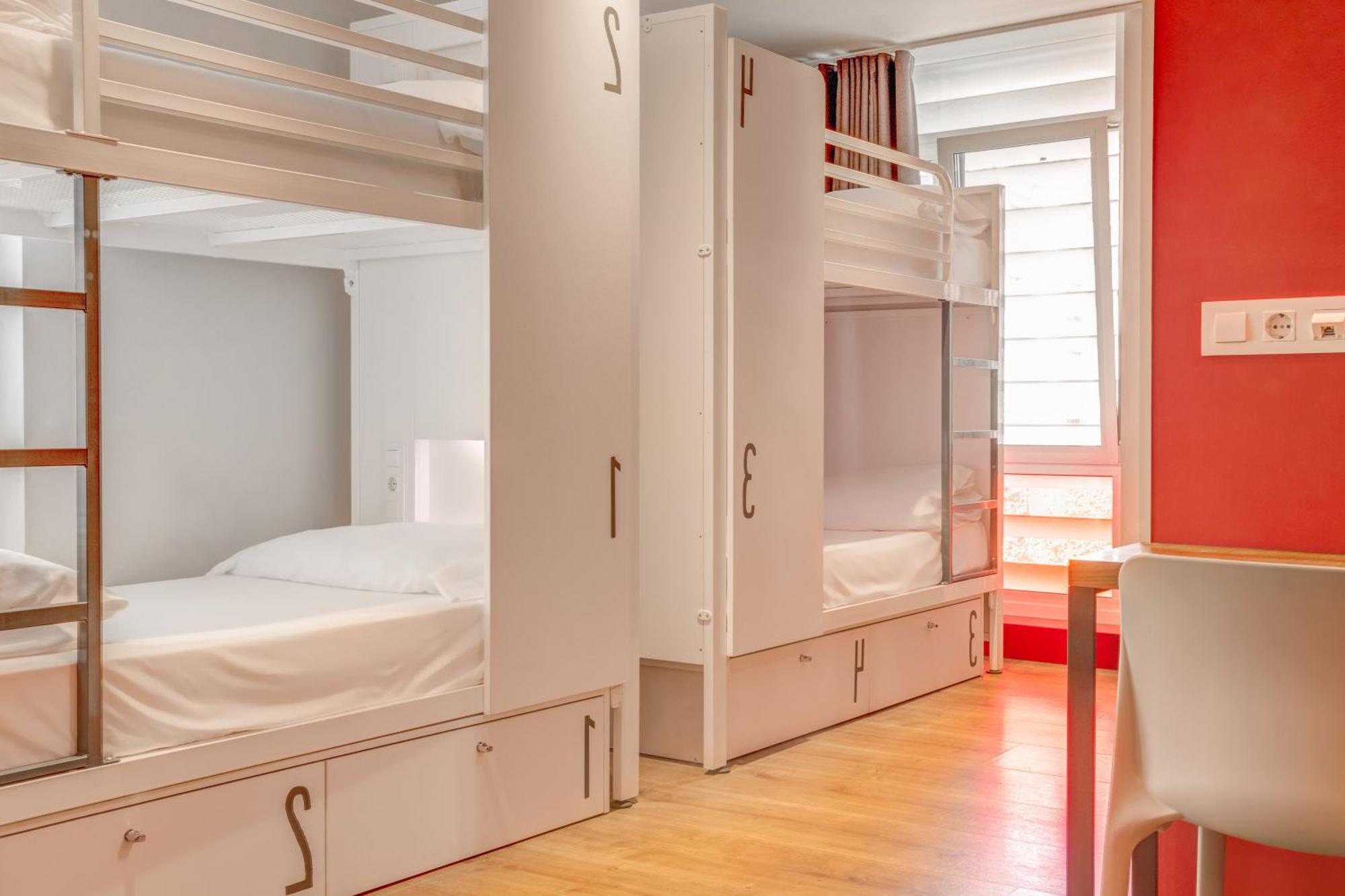 Private 4 Bed Room,1207909570:JPEG