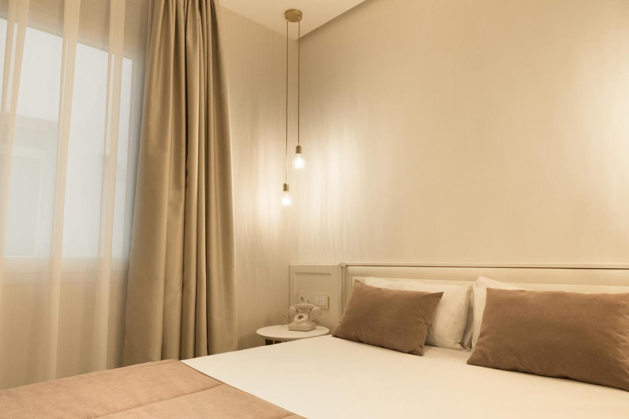 Small Double Room,1333557281:JPEG