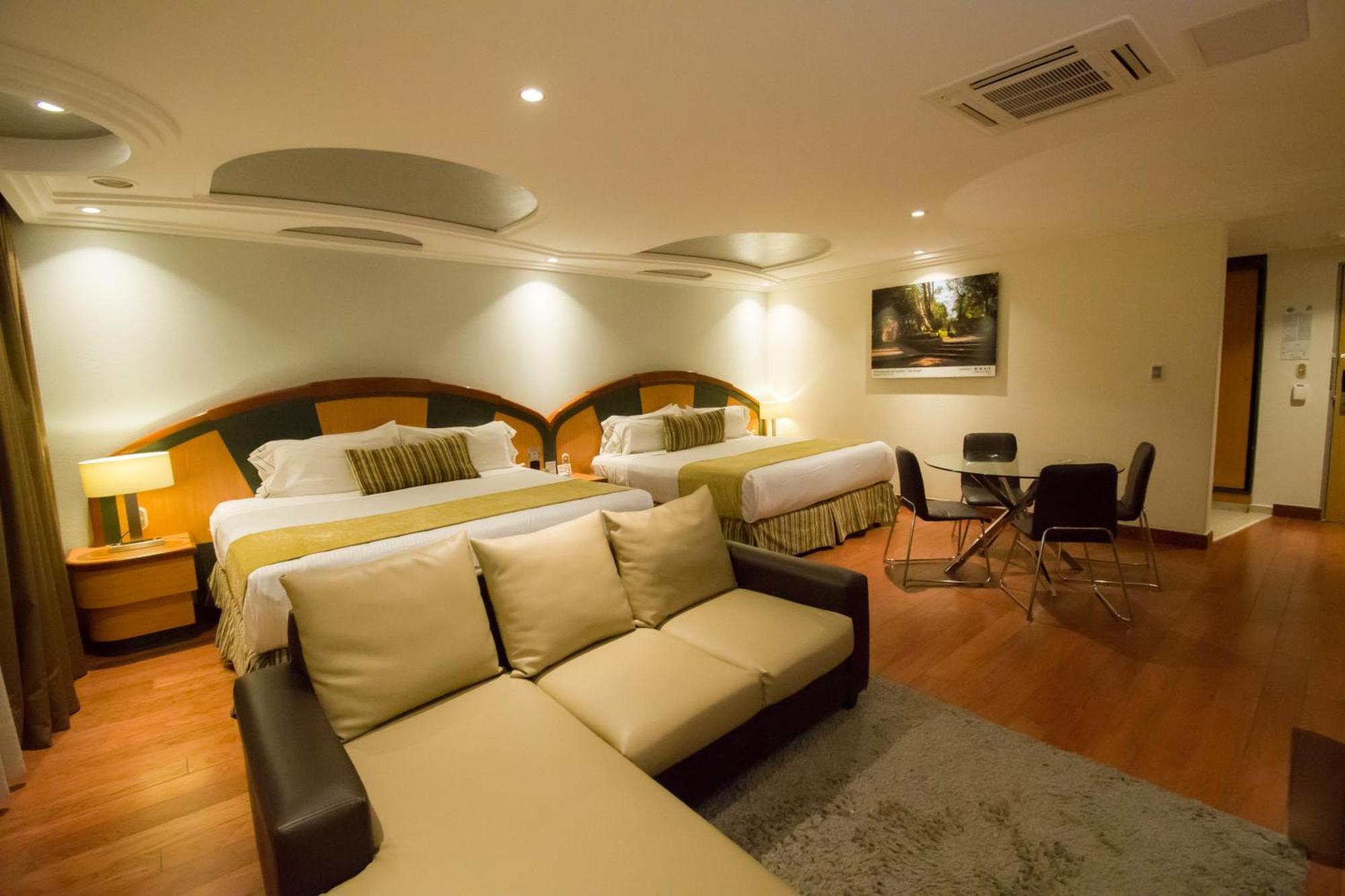 Superior Family Room,1313627968:JPEG