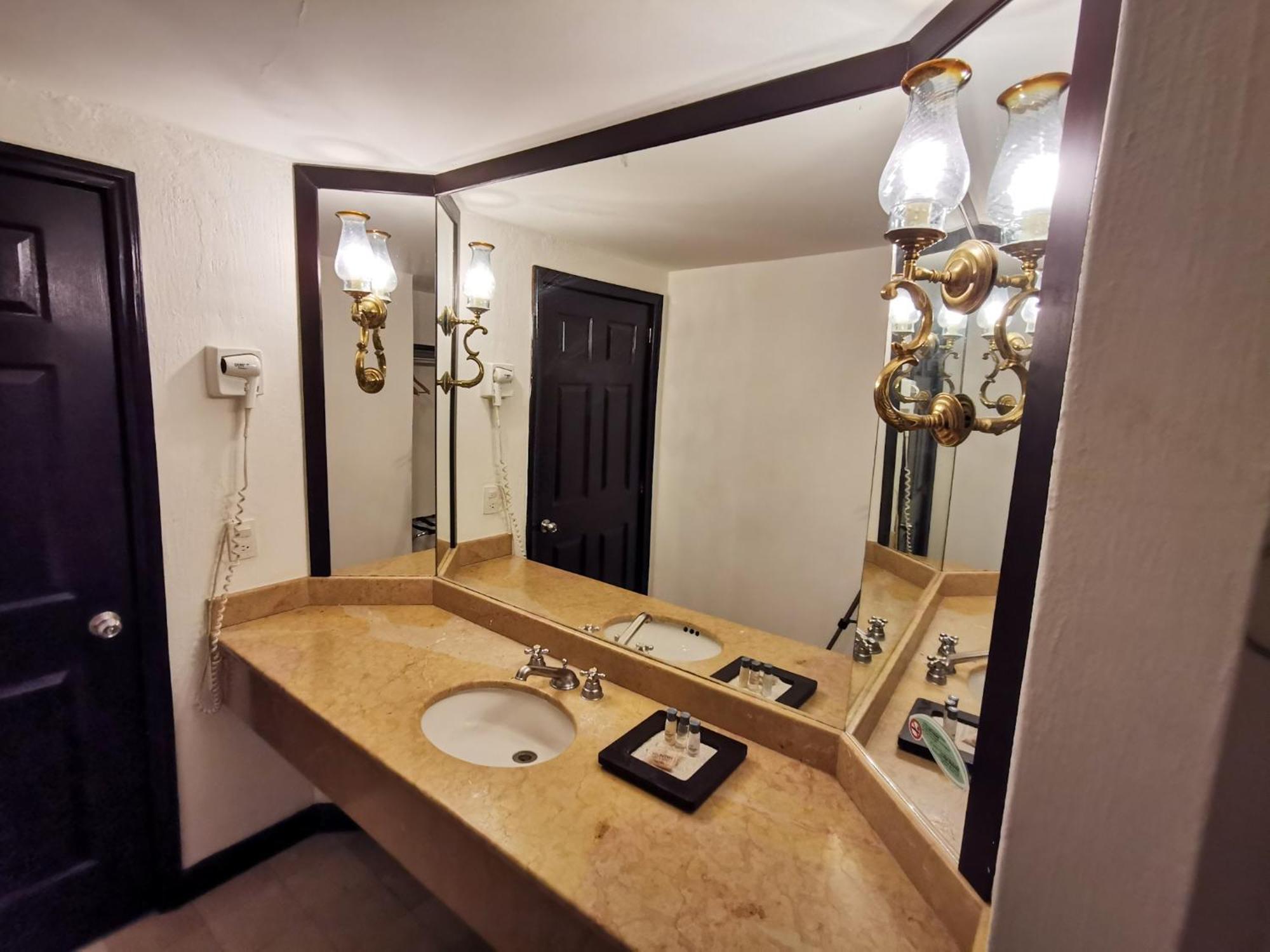 Standard Double Suite