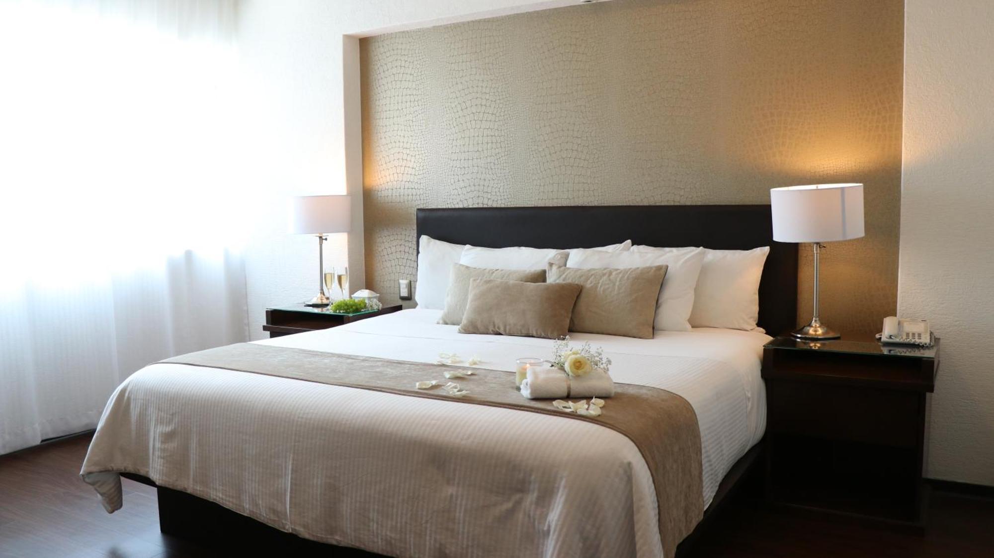 Superior Room King Size bed,1208300512:JPEG