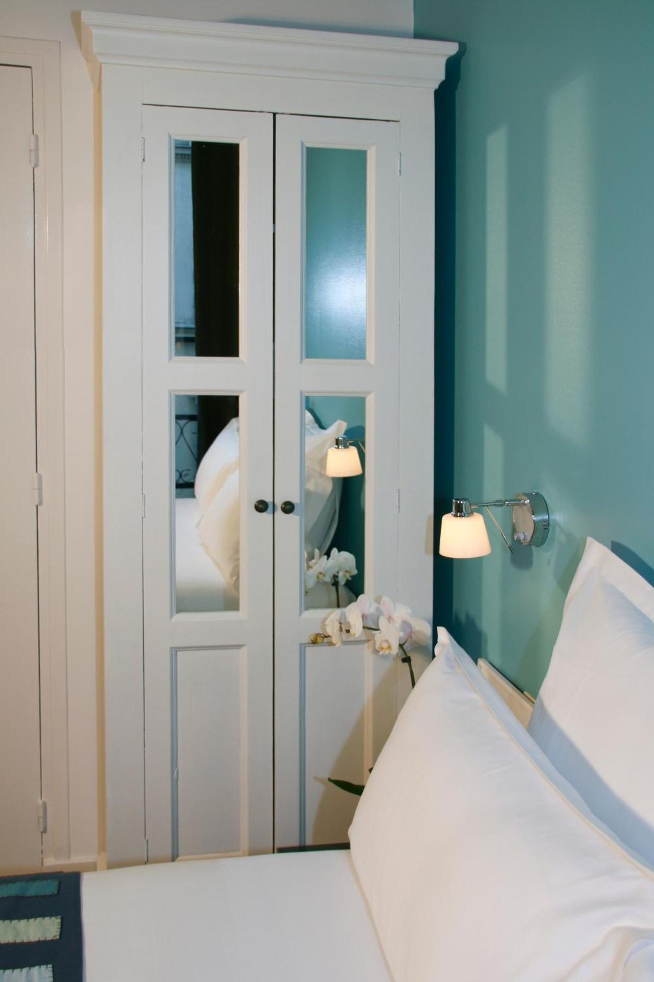 Two Adjacent Rooms,1208557828:JPEG