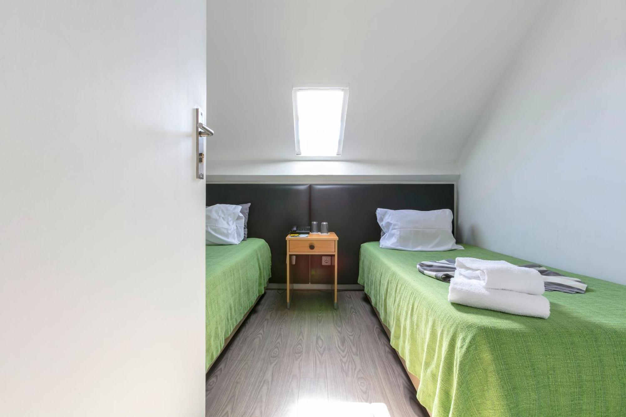 Twin Room,645736962:JPEG