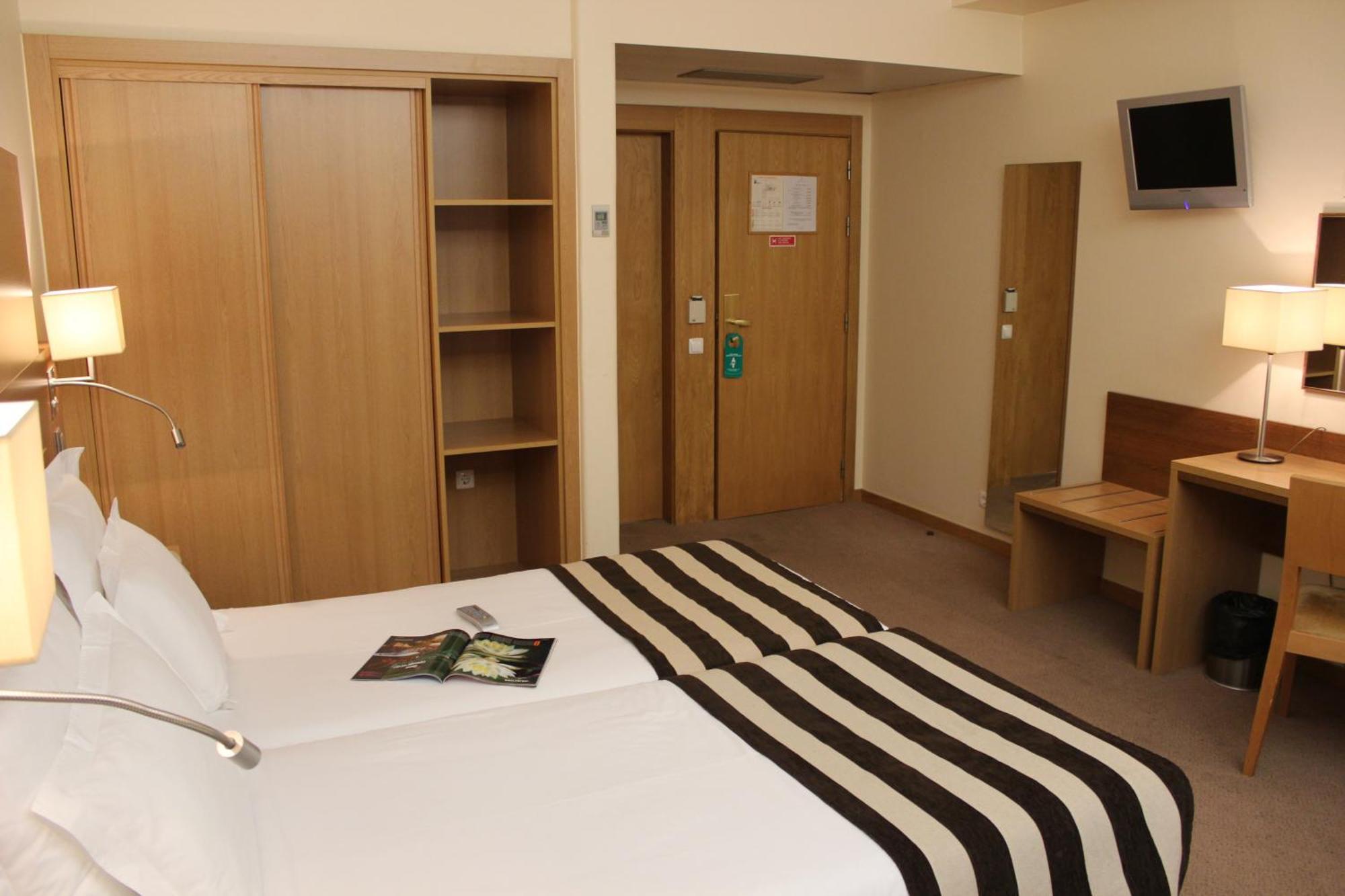 Twin Room Extra Bed,703788406:JPEG