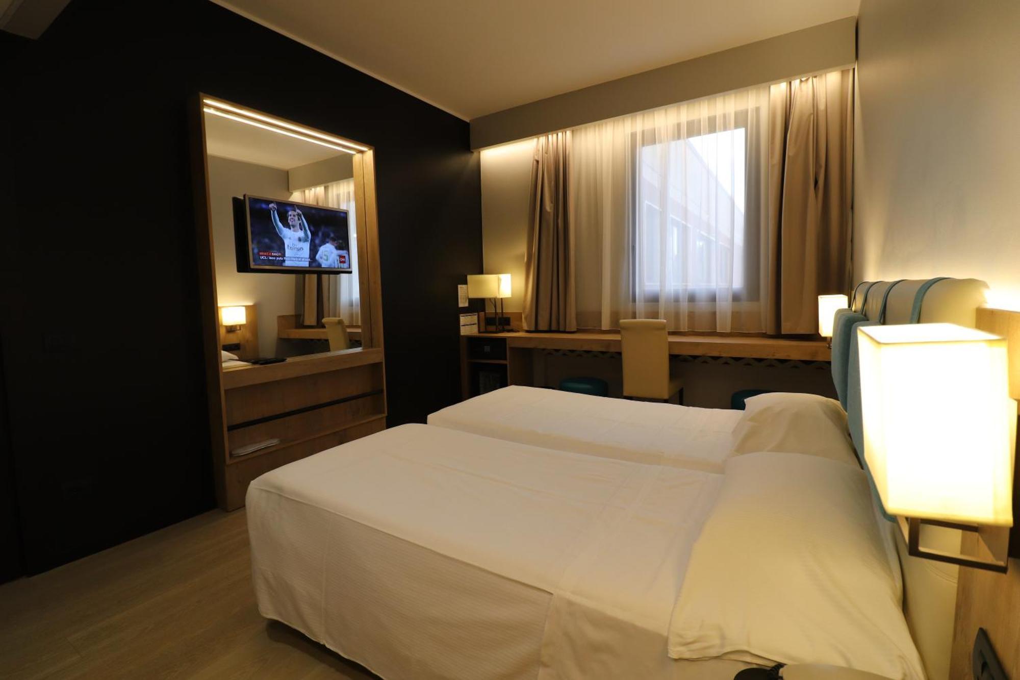 Superior Double or Twin Room,974916166:JPEG