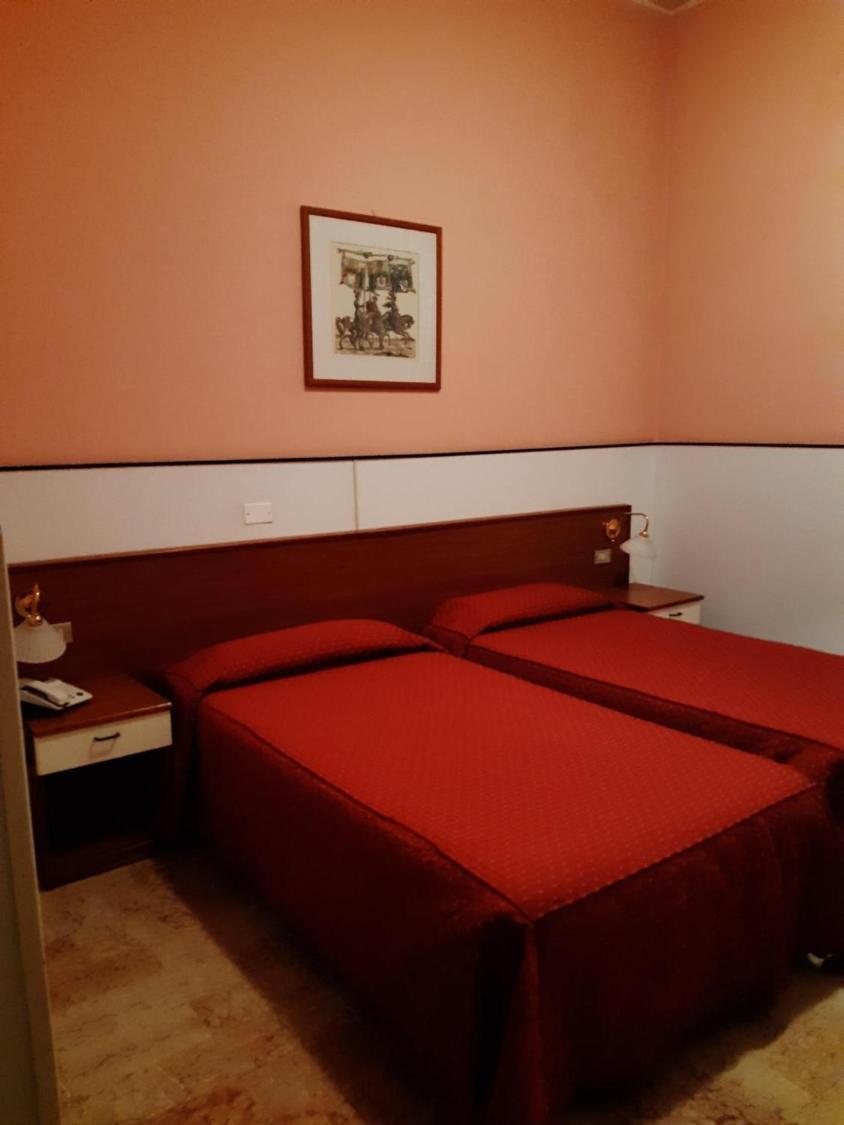 Twin Room,1209310645:JPEG