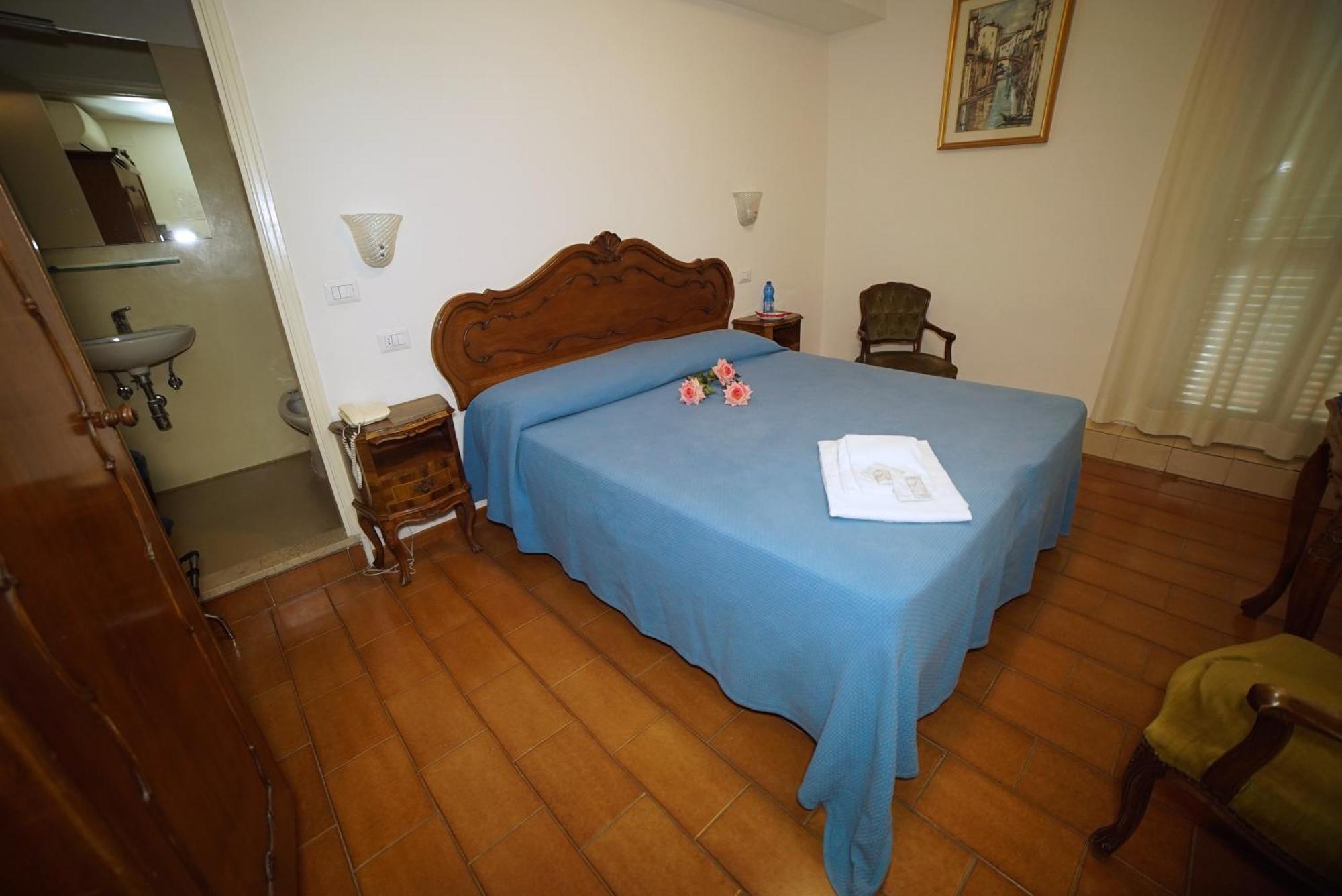 Standard Double or Twin Room,846675713:JPEG