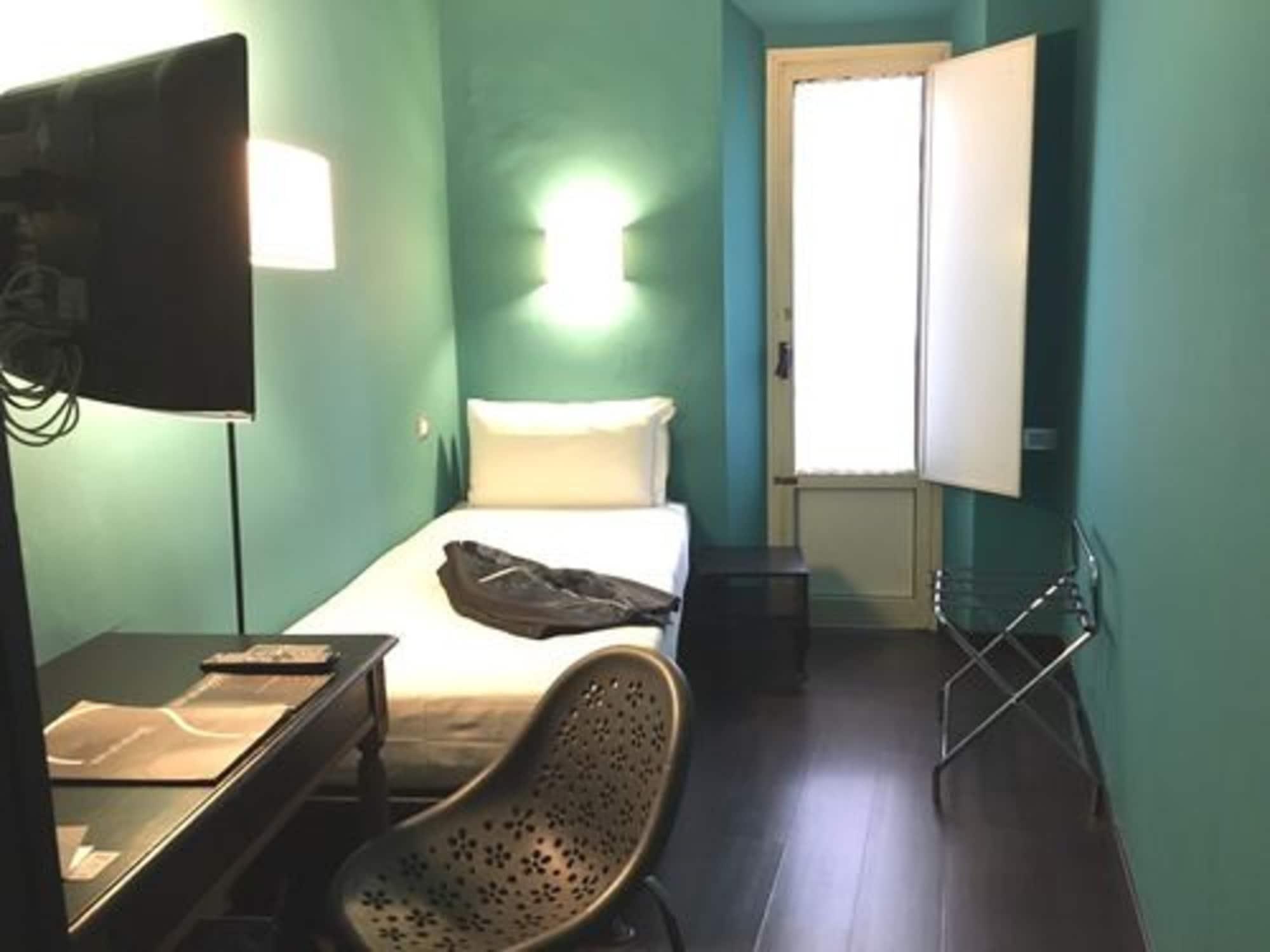 Single Room,1209396034:JPEG