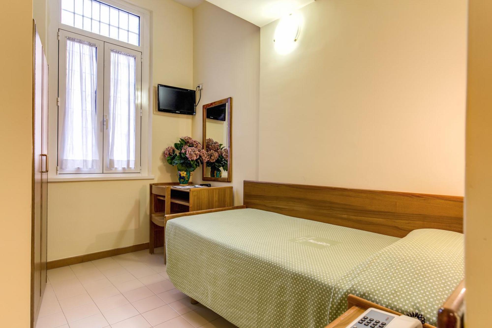 Single Room,700008460:JPEG