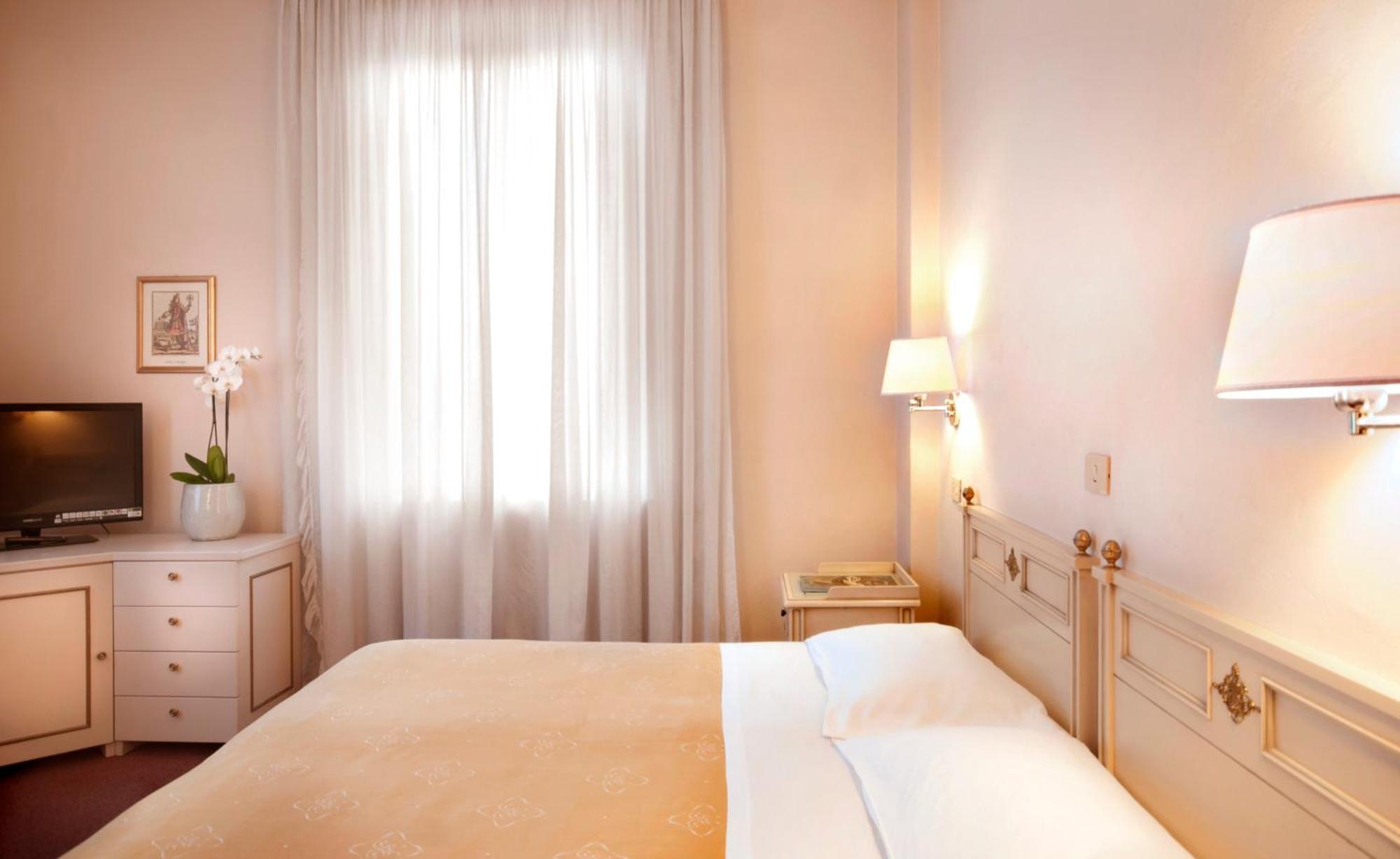 Classic Double or Twin Room,1209484570:JPEG